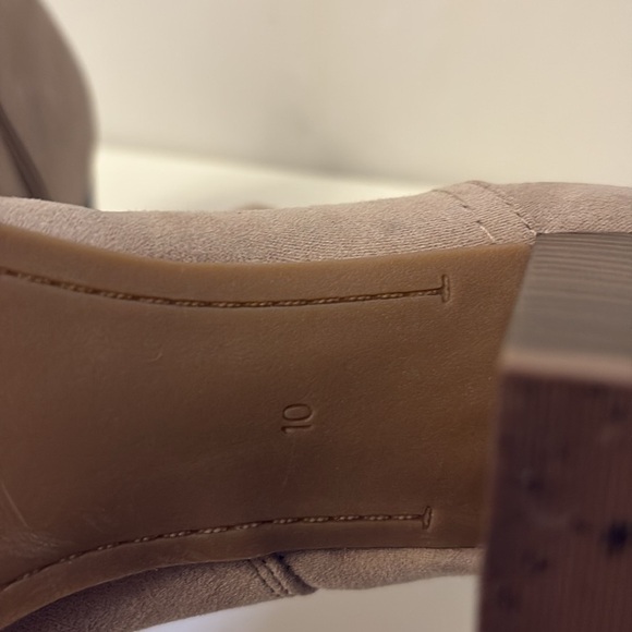 Old Navy Tan Ankle Booties with Block Heel Size 10 - Picture 8 of 8